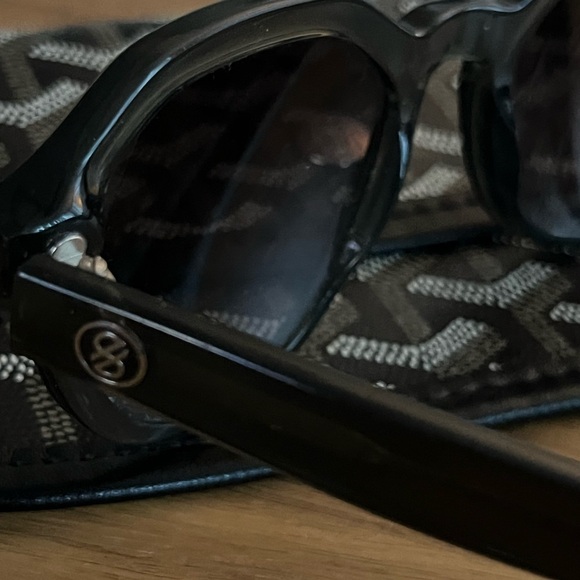 2 pairs of sunglasses 🕶️ banana republic & Dblanc - Picture 3 of 7
